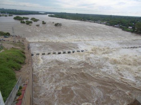 Comenzó una nueva crecida del rio Dulce 